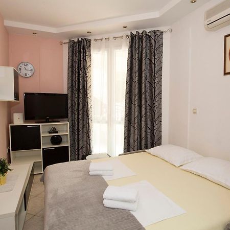 אומיס Apartman Roza מראה חיצוני תמונה