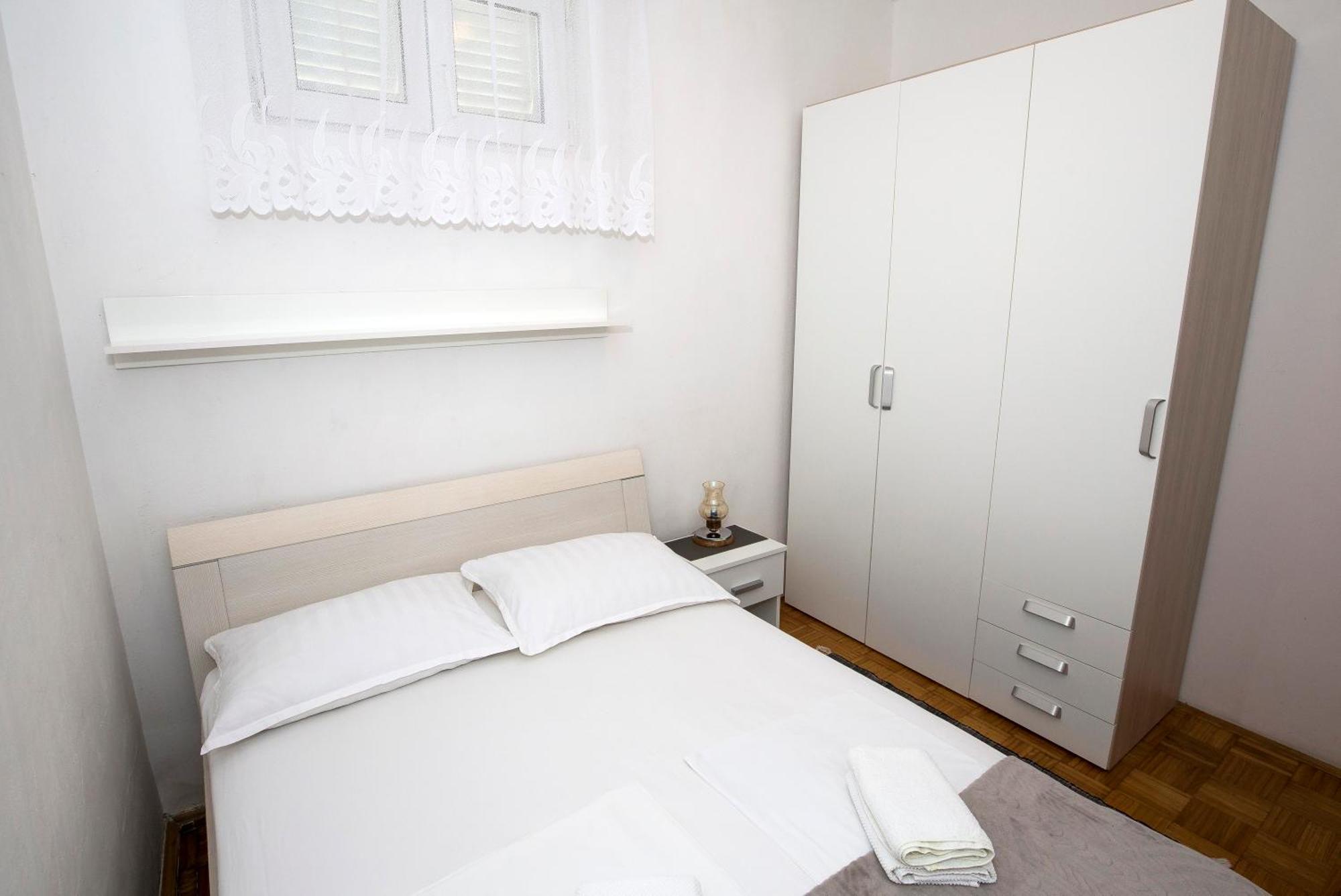 אומיס Apartman Roza מראה חיצוני תמונה