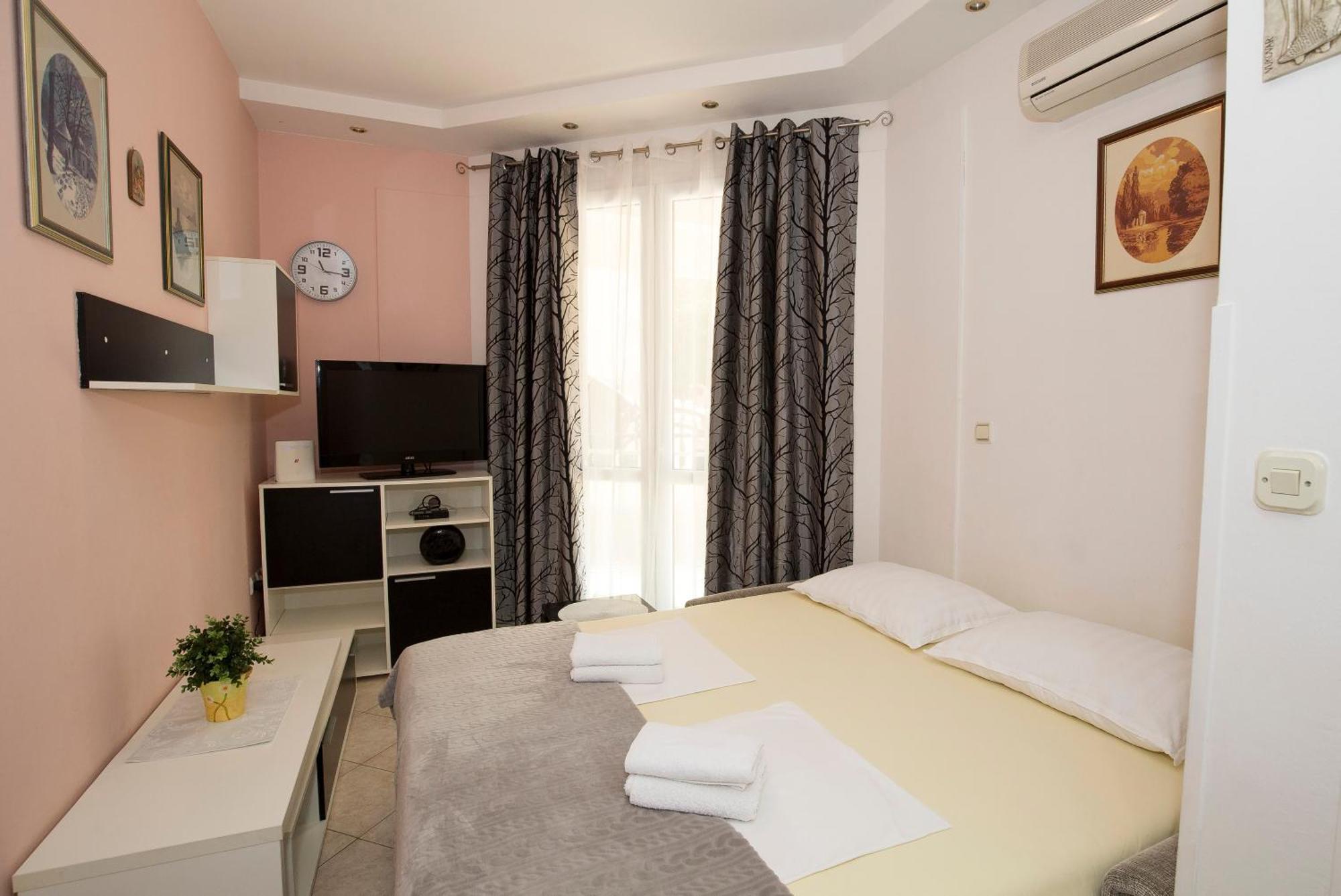 אומיס Apartman Roza מראה חיצוני תמונה