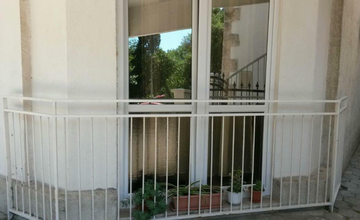 אומיס Apartman Roza מראה חיצוני תמונה