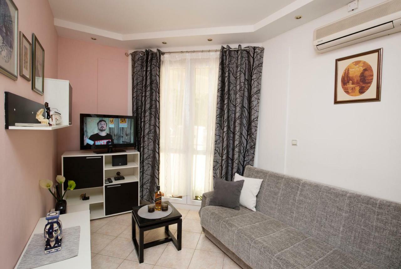 אומיס Apartman Roza מראה חיצוני תמונה